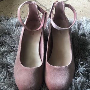 Pink american eagle high heels size 4 youth